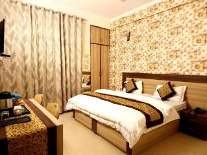 OYO 23018 Sun Haven, Greater Noida
