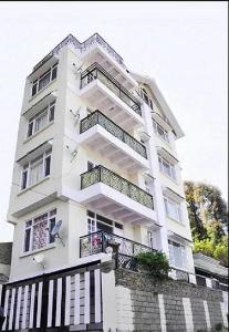 West End Home Stay, Jutogh