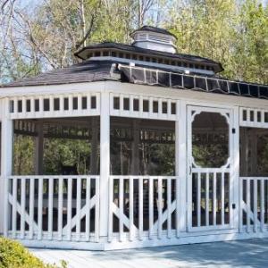 Hotels near Furman University - Swamp Rabbit Inn Travelers Rest