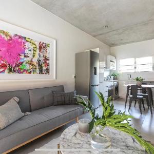 Trendy Melrose Apartment