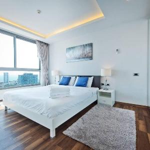 DECORATED Apartment in Peak Towers ( SEA VIEW )