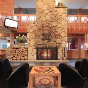 Hotels near Bank of New Hampshire Pavilion at Meadowbrook - Fireside Inn & Suites Gilford