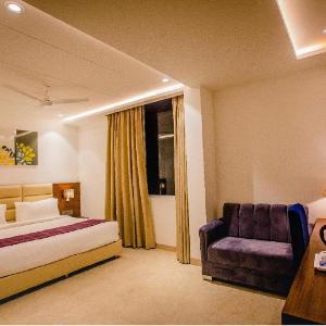 Hotel Ten Square - Near To The Taj Mahal