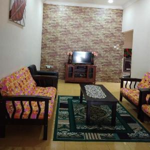 TERATAK DHEDAUN HOMESTAY bandar kuantan dan HTAA