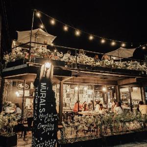 Murals Hostel & Cafe