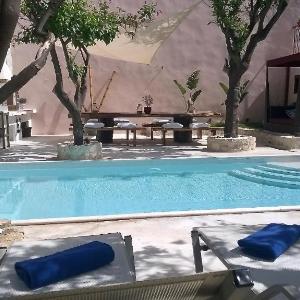 Exceptional villa with pool in the old town center