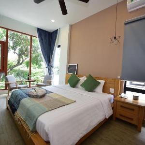 King Bed Couple Studio