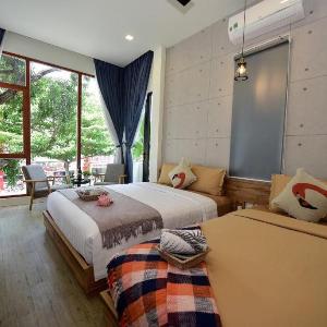 Deluxe Family Studio