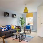 3BR Scandi sleeps 6 EV 2 parking CanalNetflix 