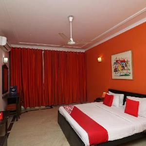 Silverkey Executive Stays 17242 Aura Inn