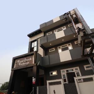 HOTEL O 03 TOWN HOUSE Shaheed Captain Shubham Gupta metro station