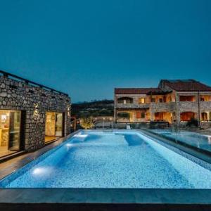 Villa Ariel - Pool Beach & Basketball court