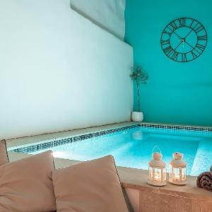 Cozy town house with private swimming pool