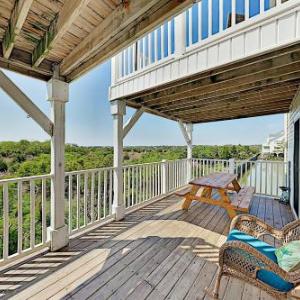 Jinks Creek Corner Unit with Pool 2 Blocks to Beach condo