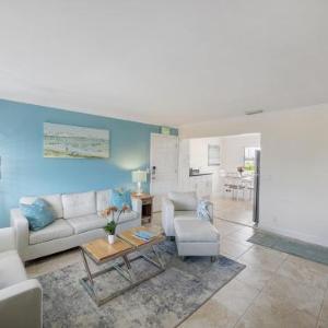 Seas The Day 4 - 2BR Condo with Pool & Hot-Tub on Singer Island Duplex