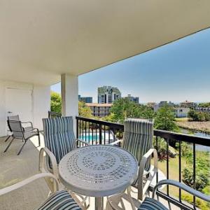 All-Suite Sea Mark Getaway - Pool & Inlet Views condo