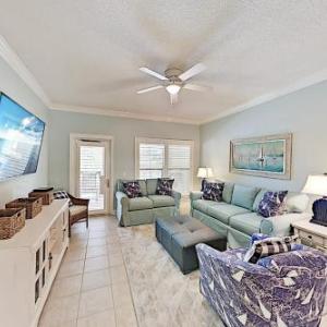 Coligny Plaza Condo with Rooftop Pool Walk to Beach condo