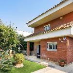 Wonderful house with pool near the beach. Castelldefels 