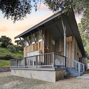 Private Cottage on Vineyard with Loft & Hill Views cottage