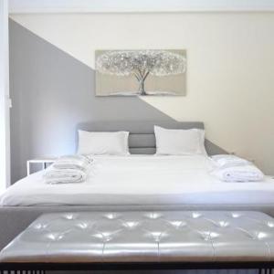 Nice flat next to Metaxourghio metro station