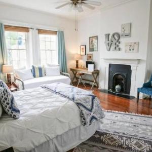 Apartment D · Beautiful Historic Downtown Studio Apt D