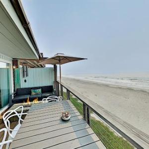 Mer De Calladonn - Ocean-View Oasis with Balcony townhouse