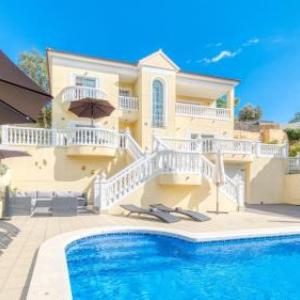 Lloret de Mar Villa Sleeps 7 Pool Air Con WiFi