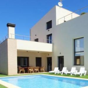 Lloret de Mar Villa Sleeps 14 Pool WiFi