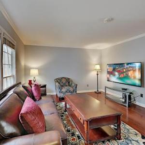 Stylish Condo with Patio Walk to Vanderbilt condo