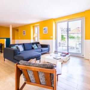 LES HALLES KEYWEEK Duplex with Terrace and Parking in Biarritz Center