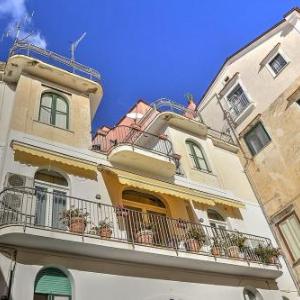 Amalfi Villa Sleeps 3 Air Con WiFi