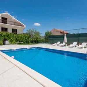 Stunning home in Runovic w/ Outdoor swimming pool WiFi and 4 Bedrooms