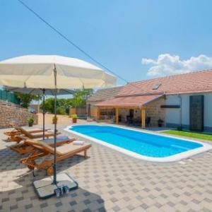 Stunning home in Imotski w/ Outdoor swimming pool WiFi and 3 Bedrooms