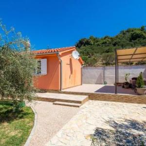 Beautiful home in Mundanije w/ Jacuzzi WiFi and 1 Bedrooms