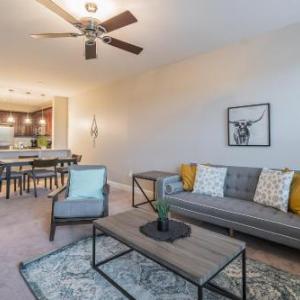 Lux Apartment 5 Minutes from Six Flags