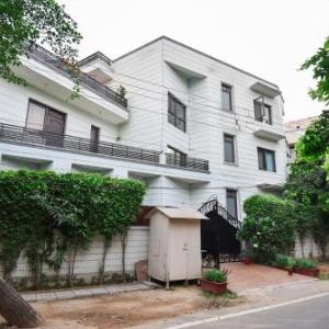 Studio Serviced Apartments near Fortis Hospital