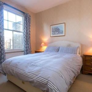 2-Bedroom Battersea Park Home with Balcony