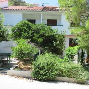 Holiday apartments Necujam Solta - 13767