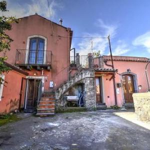 Sant'Alfio Villa Sleeps 3