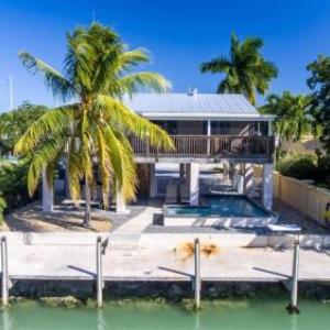The Conch House 3bed/2bath updated single family with private pool & dockage