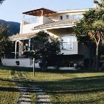 Sunny garden villa  Plataria