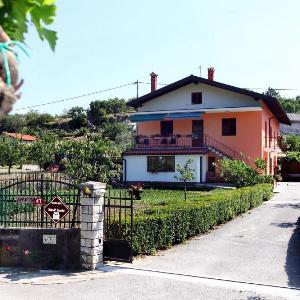 Traditional Wine County Apartment with Garden SU2