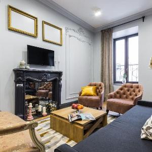 Two bedrooms apartment on main restaurant street