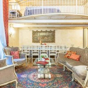 Florence Apartment Sleeps 8 Air Con