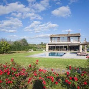 Lloseta Villa Sleeps 8 with Pool Air Con and WiFi