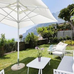 Positano Villa Sleeps 8 with Pool and Air Con