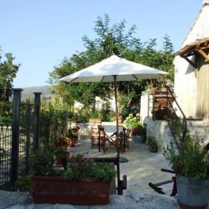 Apartment with one bedroom in Abbateggio with wonderful mountain view enclosed garden and WiFi 20 km from the slopes