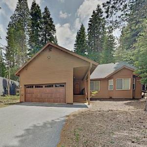 Sparkling Tahoe Donner Home: Private 2-Car Garage home