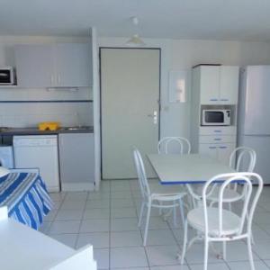 1 CHAMBRE DERNIER ETAGE AVEC ASC CLIM RES AVEC PISCINE