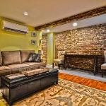 716 Northeast Apartment #1045 Apts